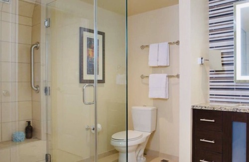 Las Vegas Villa | 1BR Super Bowl week/end on The Strip; 2.5miles to Allegiant Stadium Spectacular!