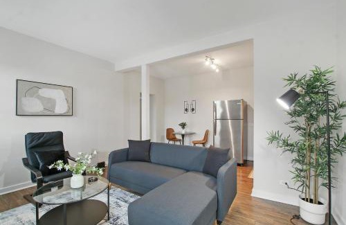 Hyde Park Apartment | 1BR Tranquil Hyde Park Apartment - Harper 202 & 402 rep