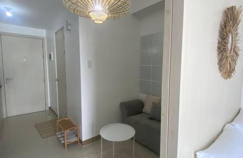 Las Pinas Apartment | 1BR unit in South Residence Las Pinas with Wifi & Netflix