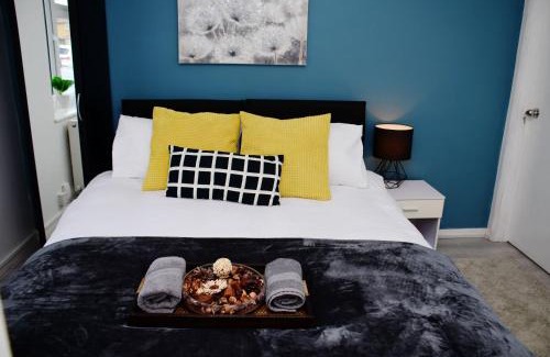 Stanwell House | 1FG Dreams Unlimited Serviced Accommodation- Staines - Heathrow