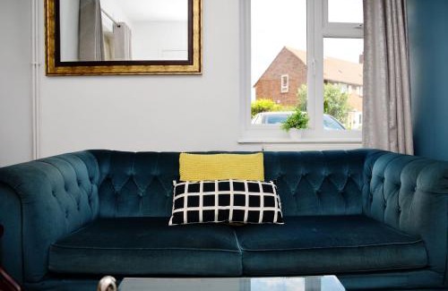 Stanwell House | 1FG Dreams Unlimited Serviced Accommodation- Staines - Heathrow