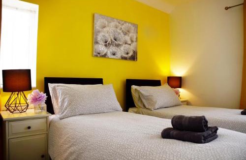 Stanwell House | 1FG Dreams Unlimited Serviced Accommodation- Staines - Heathrow