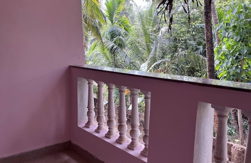 Agonda House | 1km from the beach, Family sized independent floor in a bungalow.