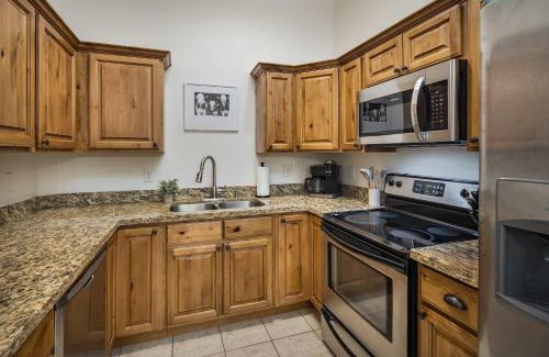 Moab South Valley House | 1L Top Floor Moab RedCliff Condo POOL & HOT TUB