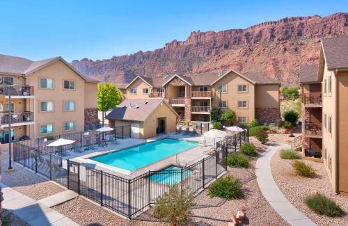 Moab South Valley House | 1L Top Floor Moab RedCliff Condo POOL & HOT TUB