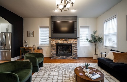Brewers Hill House | 1Mi to DT/Brewers Hill/Deck/Gym/65” TV!/AC and Heat/W&D