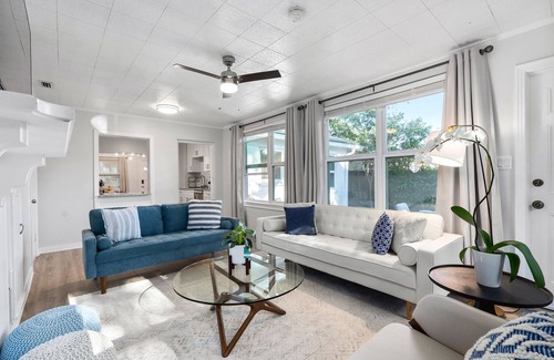 Lake Davis - Greenwood House | 1min from Downtown Orlando I 17min from Disney & Universal I Luxury Villa for 6