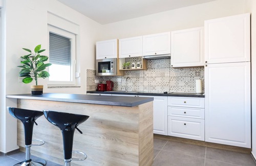 Vir Apartment | 1oak Rentals