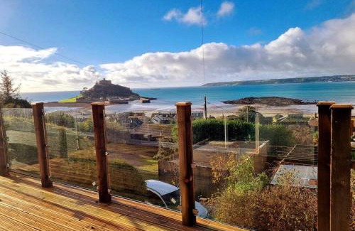 Marazion House | 1Rosemount -Marazion - Iconic view of St Michaels Mt, Sea, Beach, 2xParking, Netflix Prime
