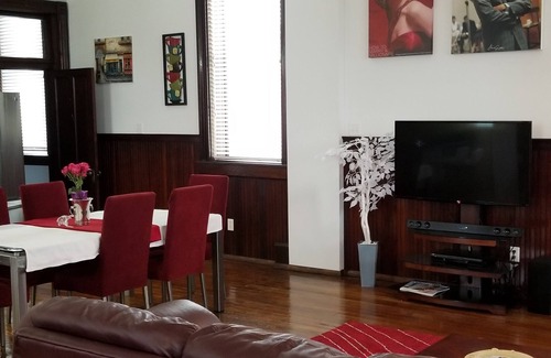 Milan Apartment | 1st Class Sophisticated Loft, @ Historic Milan 1937 Hoosier Basketball Museum