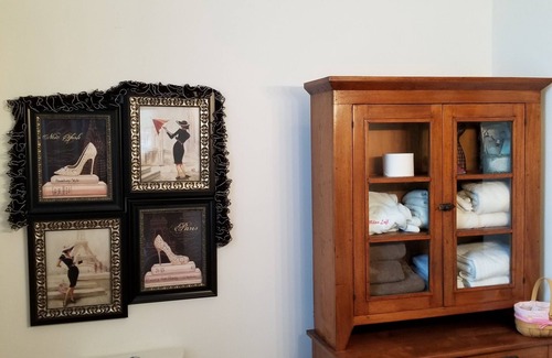 Milan Apartment | 1st Class Sophisticated Loft, @ Historic Milan 1937 Hoosier Basketball Museum