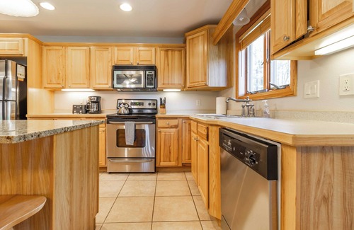 Arkdale Condo | 1st floor 3BR/2BA Northern Bay Resort Condo - Castle Rock Lake - Pool Beach Golf