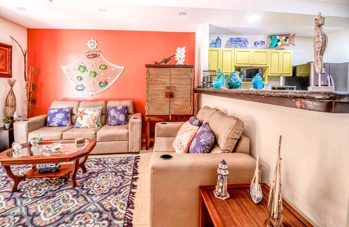 Barrio Los Villalobos Apartment | 1st-floor apt with fast WiFi, patio, grill, outdoor pools, pool spa, beach views