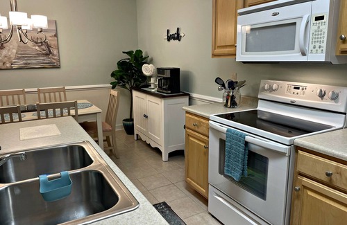 Calabash Condo | 1st Floor Condo Minutes to Sunset Beach - Beach and Golf Villa - Sleeps up to 6!
