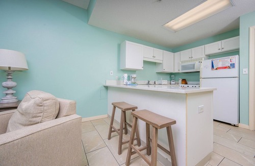Gulf Shores Condo | 1st FLOOR! Hotel Suite on the BEACH! Phoenix HOTEL! Full Kitchen!
