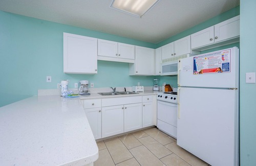 Gulf Shores Condo | 1st FLOOR! Hotel Suite on the BEACH! Phoenix HOTEL! Full Kitchen!