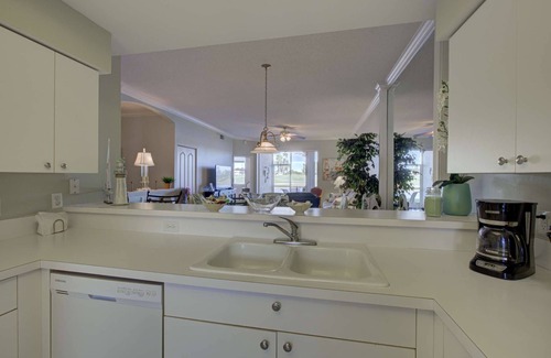 Sarasota Condo | 1st Floor in Gated community | Heated Pools | Spa | Dining | Gym | Golf Course | Perfect Winter Rent