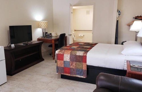 Palmetto Dunes Hotel | 1st Floor Room Simple Rewards Inn"