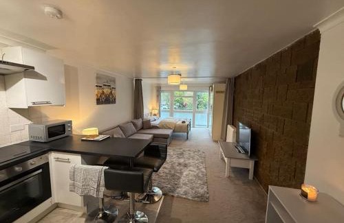 Crawley Apartment | 1st floor studio flat in Crawley! Close to Gatwick