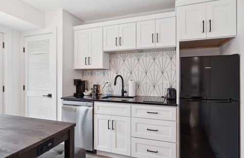 Metrocenter - North Rhodes Park House | 1st Flr Nashville Retreat | Top Spots & Downtown!