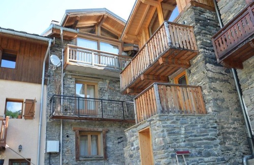 Villarabout Apartment | 1st floor, view mountain, balcony, fireplace or stove, tv, ski locker, 100m²