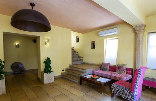 Amar Sagar Pol Hotel | 1st Gate Home- Fusion