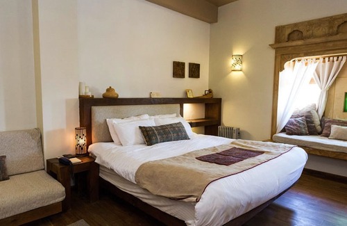 Amar Sagar Pol Hotel | 1st Gate Home- Fusion