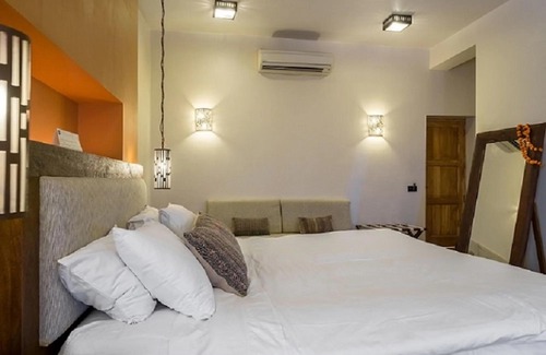 Amar Sagar Pol Hotel | 1st Gate Home- Fusion