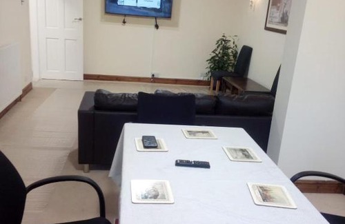 London Borough of Hounslow Apartment | 1st Gold Accommodation