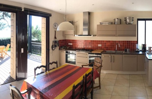 Taussat House | 1st Line large family villa, sleeps 22, heated swimming pool