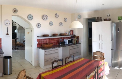 Taussat House | 1st Line large family villa, sleeps 22, heated swimming pool