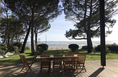 Taussat House | 1st Line large family villa, sleeps 22, heated swimming pool