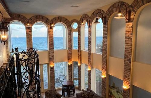 East End House | 1st to the Beach-Sunset Beach-Beachfront-Pet Friendly-Hot Tub