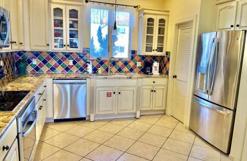 East End House | 1st to the Beach-Sunset Beach-Beachfront-Pet Friendly-Hot Tub