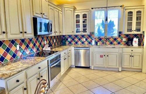 East End House | 1st to the Beach-Sunset Beach-Beachfront-Pet Friendly-Hot Tub