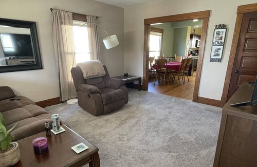 Bedford House | 2/1.5 Clean and Comfortable Home in Bedford, OH