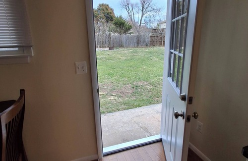 Herndon Apartment | 2.1 mi to Reston hospital, 1.5 mi to Metro private entrance/space and quiet