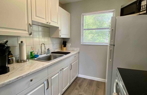 Disston Heights Apartment | 2/1 Upstairs Apt - 15 min from beach or downtown!