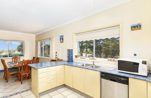 Forster Villa | 2/184 Kularoo Drive - Walk to One Mile Beach!