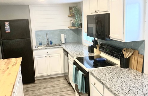 Cortez House | 2/2 blocks from the water, bike ride to the beach THE FLORIDIAN