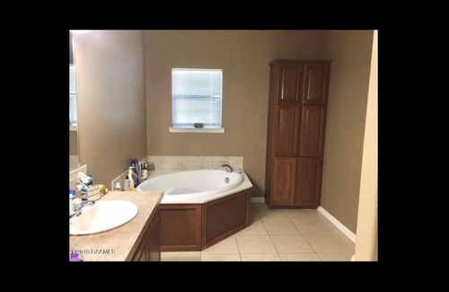 New Iberia House | 2/2 home minutes from I-10