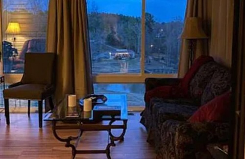 Waterloo Apartment | 2/2 lake front apartment.close to restraunts boat rentals grocery stores