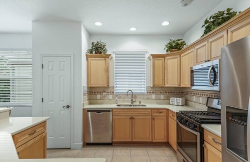 The Villages House | 2/2 pet friendly courtyard villa, close to it all!