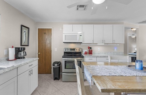 Saint James City House | 2/2 Property in St. James City, Pet Friendly, Fenced in Yard!