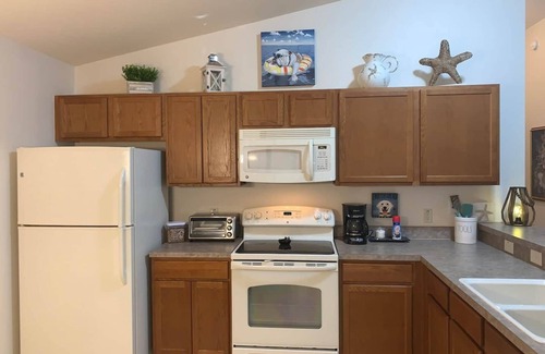 Buttonwood House | 2/2 Villa w/FREE 2 person gas cart near Sumter Landing/Pet friendly.