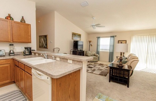 Buttonwood House | 2/2 Villa w/FREE 2 person gas cart near Sumter Landing/Pet friendly.