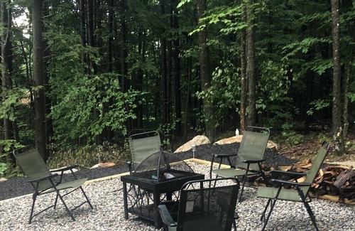 West Bridgton House | 2.5 floor home in the woods, short walk to Moose Pond & mins to Shawnee Peak!