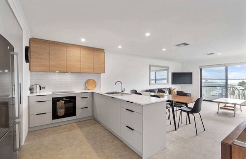 Goolwa South House | 2/57 Barrage Road - Spinnaker river view