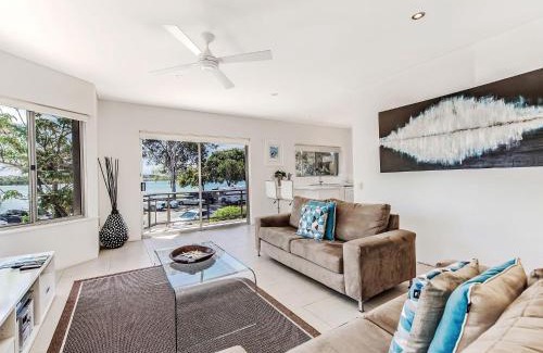 Noosaville Apartment | 2 Aarons Villa