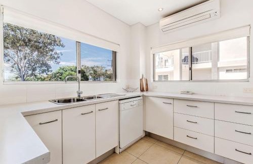 Noosaville Apartment | 2 Aarons Villa